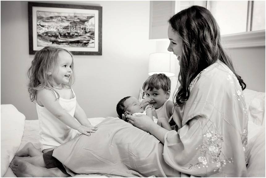 Newborn photos with siblings