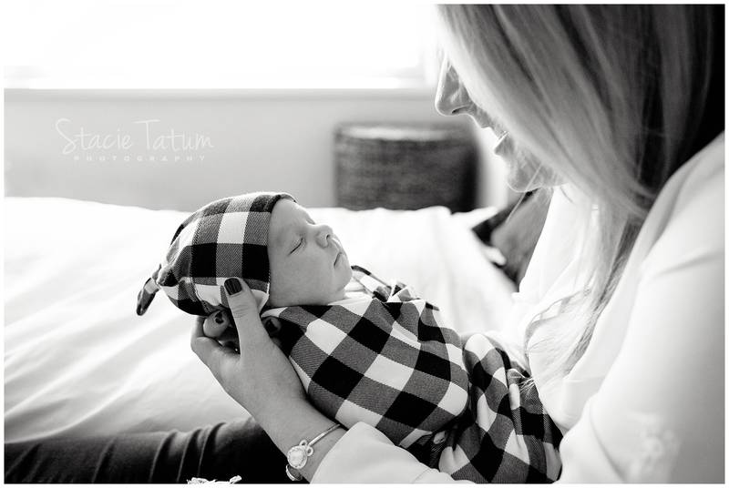 Relaxed newborn photos at home