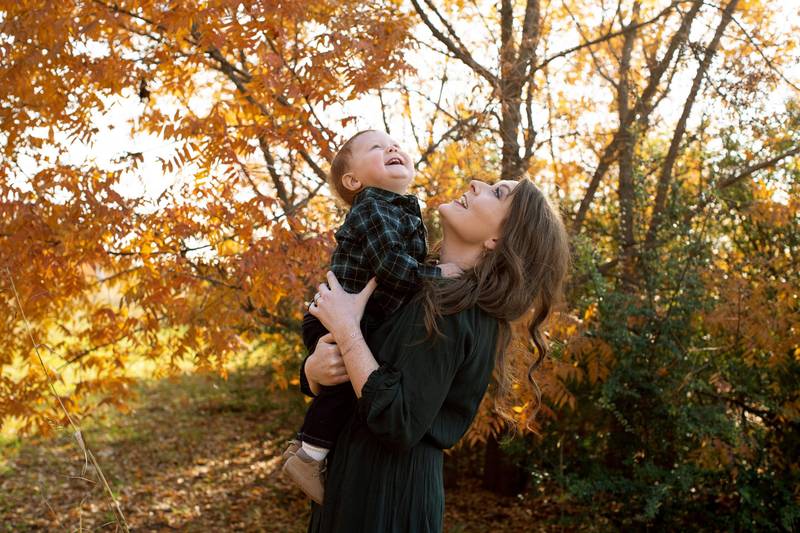 Fun in the leaves | Dallas Fall family session