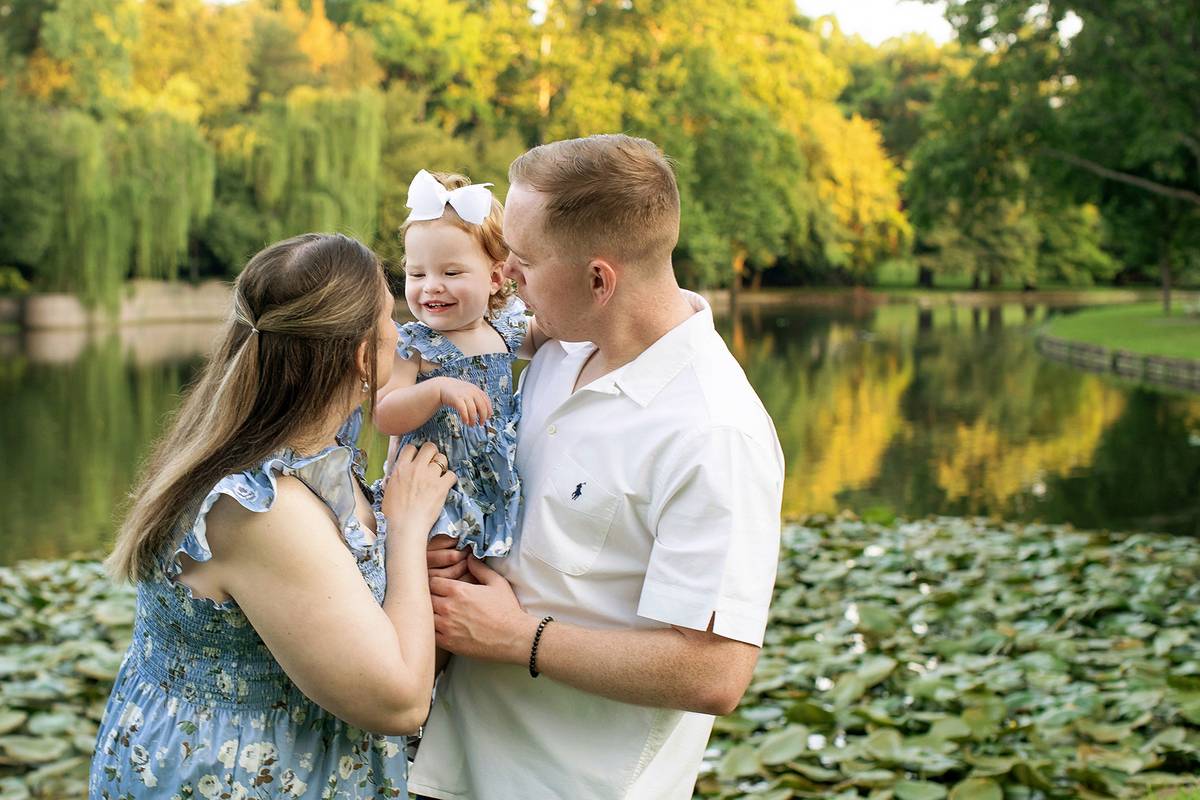 Family photos at Lakeside Park